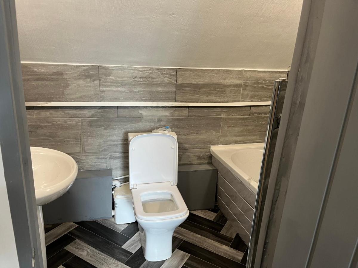 Budget Double En-Suite Bedroom Шефилд Екстериор снимка