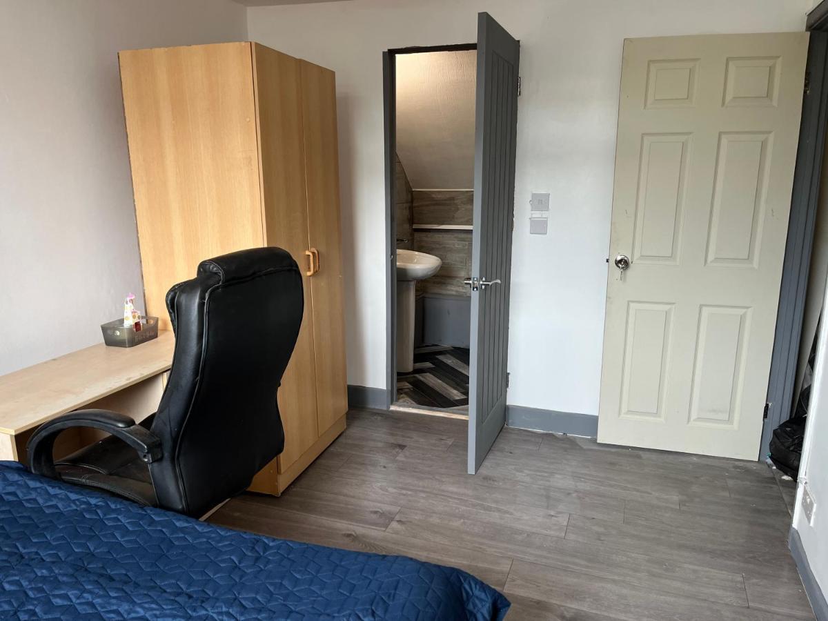 Budget Double En-Suite Bedroom Шефилд Екстериор снимка