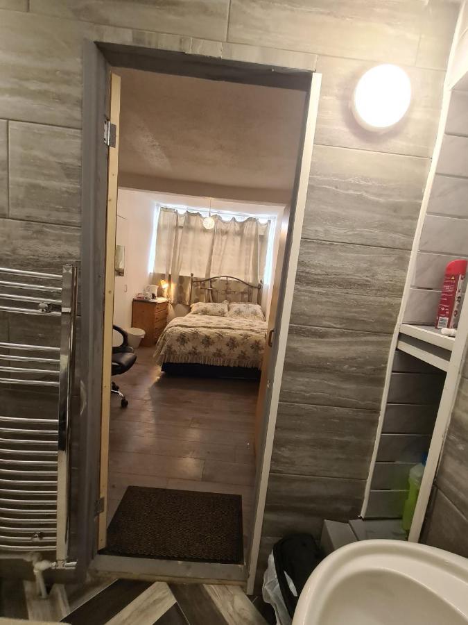 Budget Double En-Suite Bedroom Шефилд Екстериор снимка
