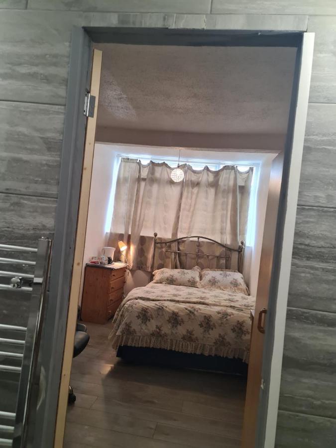Budget Double En-Suite Bedroom Шефилд Екстериор снимка